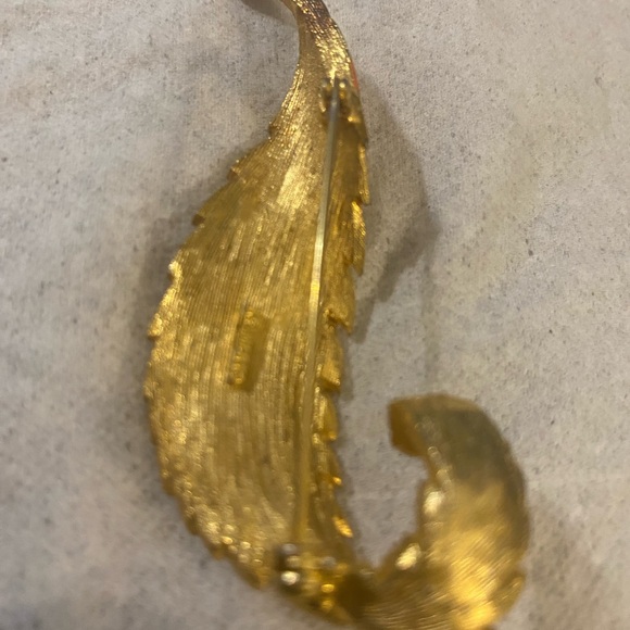 Unique 1950s Vintage Kramer Gold and Orange Feather Brooch - Picture 6 of 10